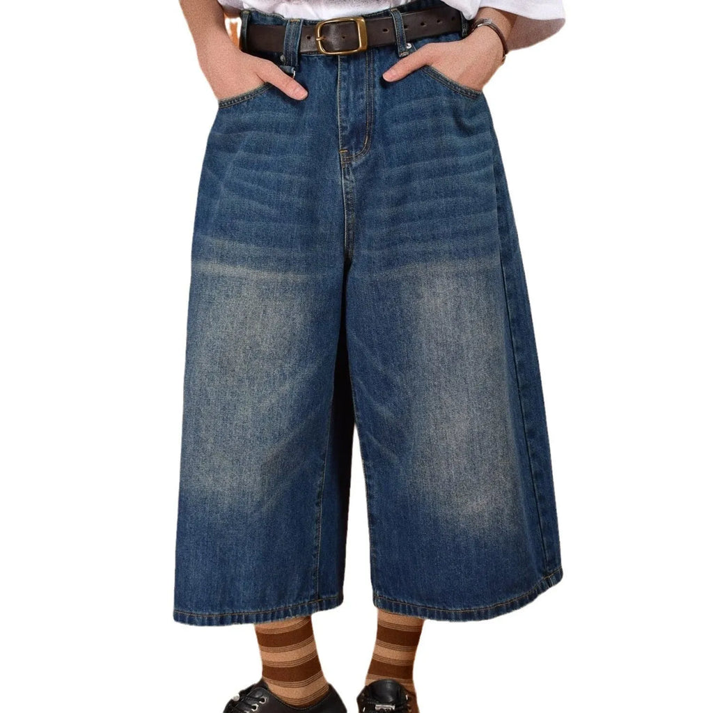 Men's loose fit straight-leg jeans shorts in blue denim for summer casual wear.