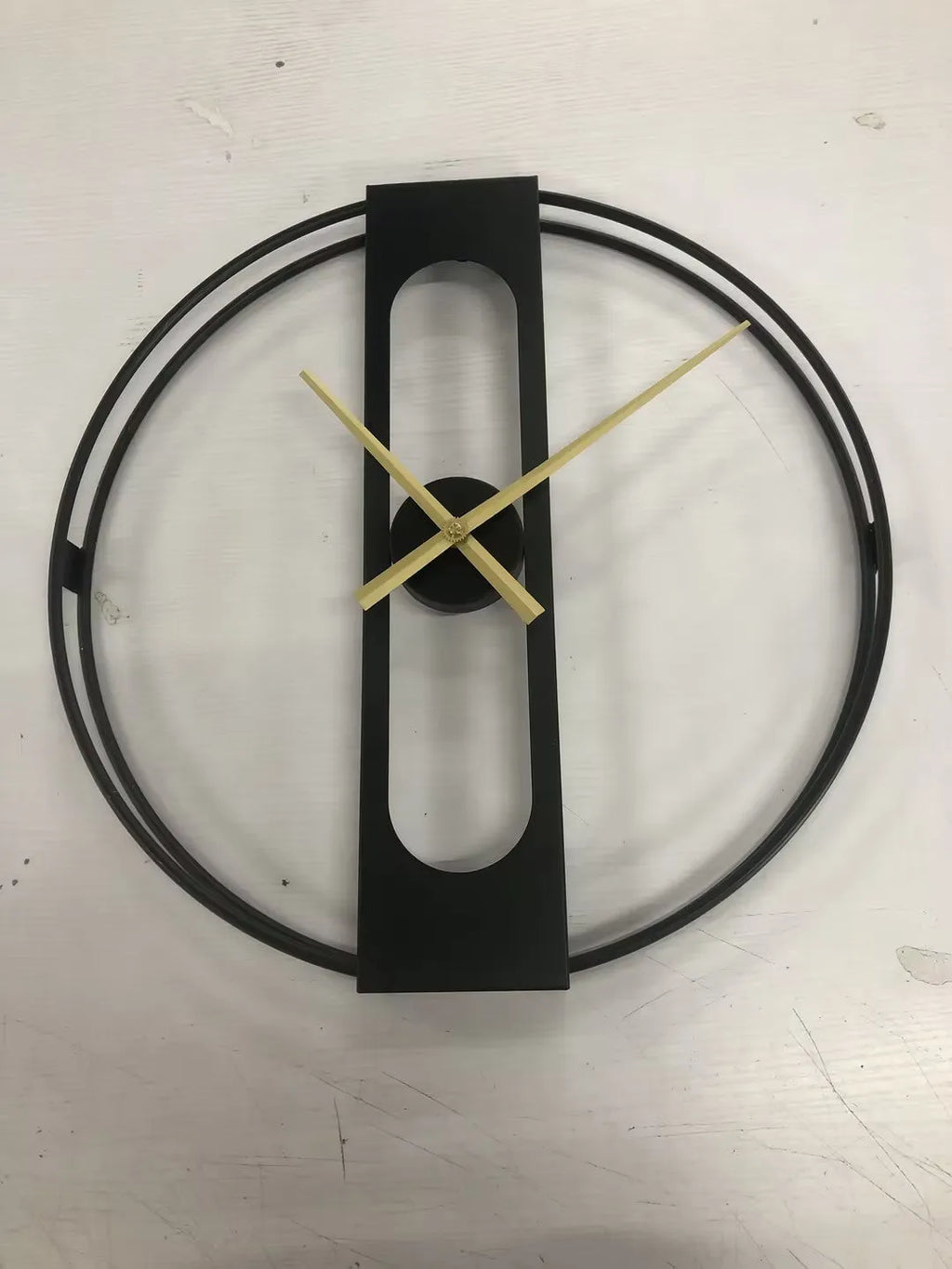 Round metal wall clock with 50 cm diameter in black or gold finish