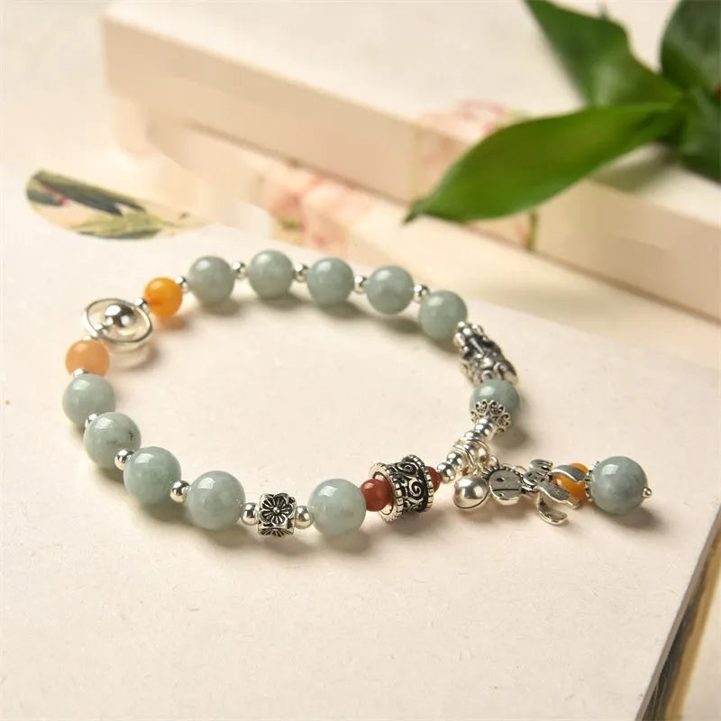 Natural Grade A jade vintage bracelet with pony design and alloy clasp.